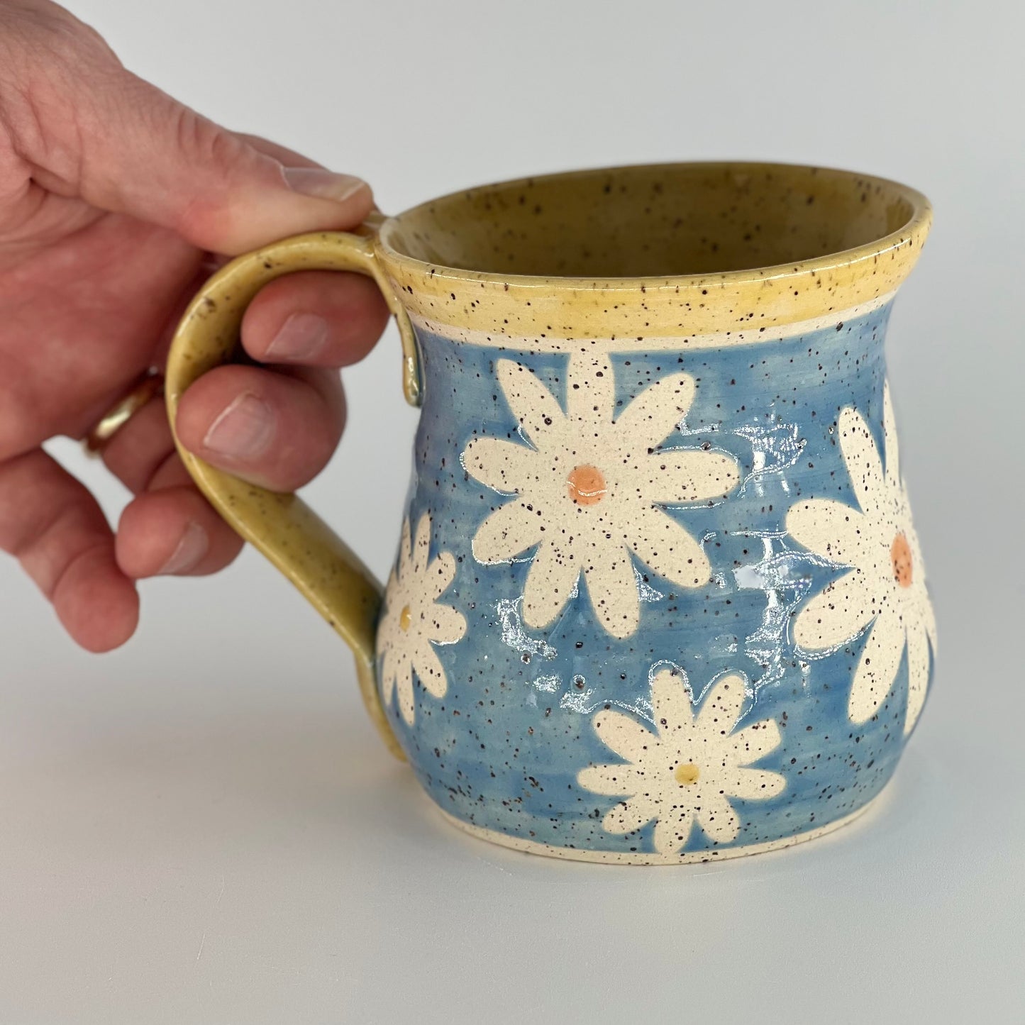 14 oz. Daisy Mug