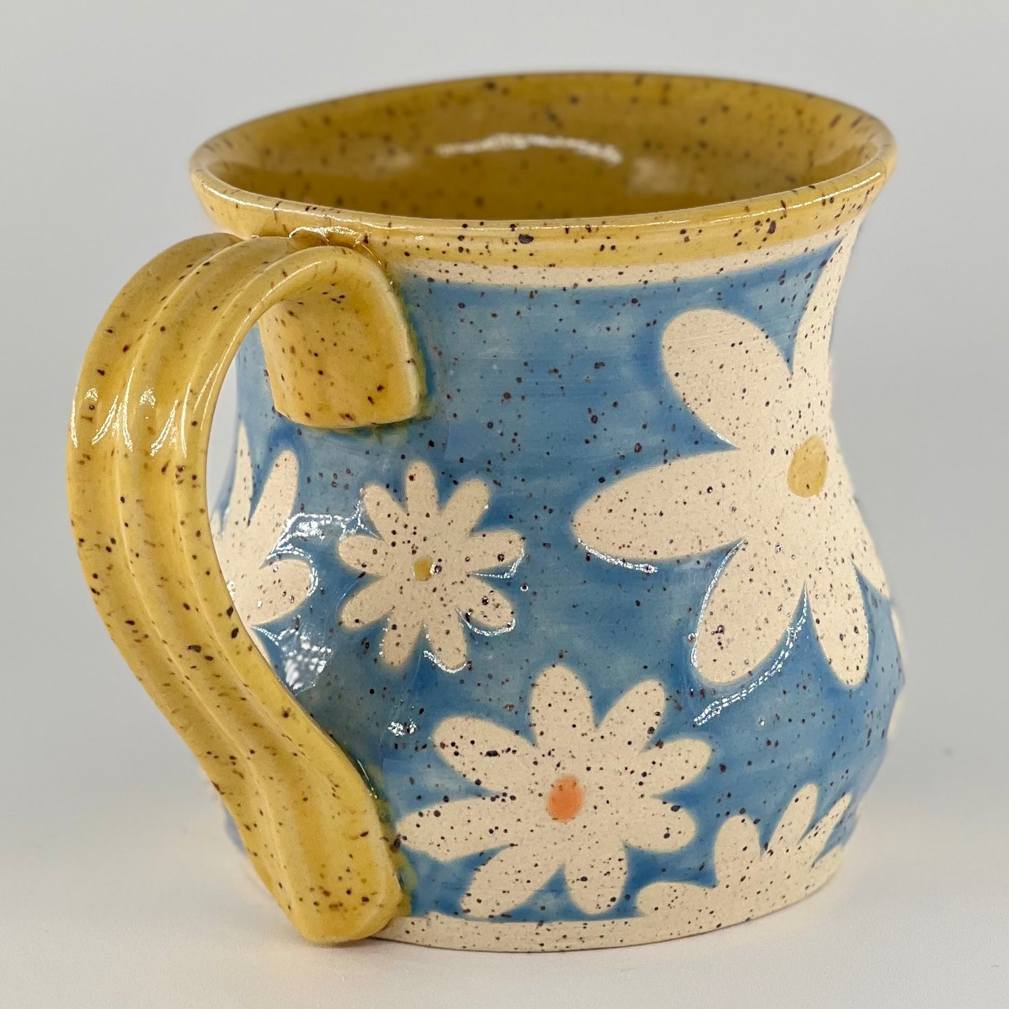 16 oz. Daisy Mug